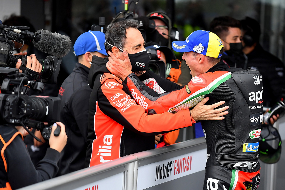 Алеш Эспаргаро принес Aprilia Racing первый подиум MotoGP в августе 2021 года Алеш Эспаргаро принес Aprilia Racing первый подиум MotoGP в августе 2021 года