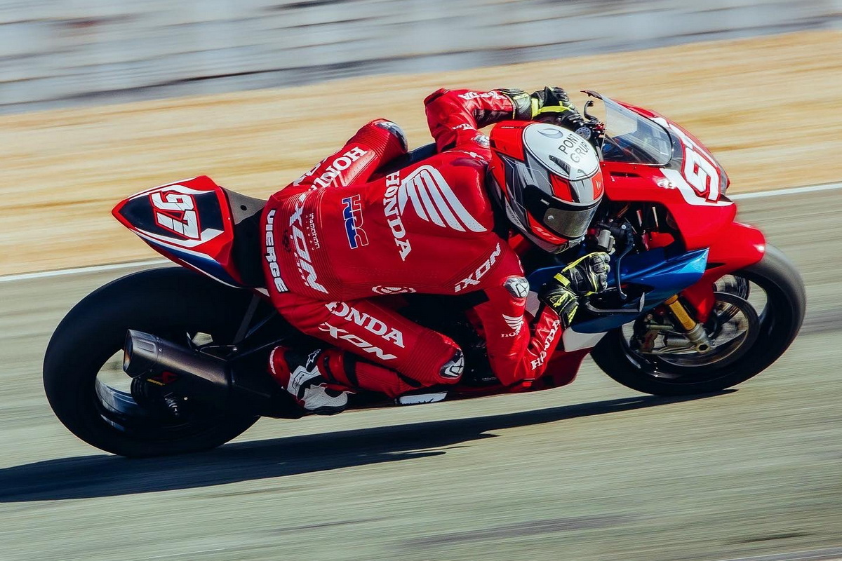 Чави Виеха, Team HRC WorldSBK на борту Honda CBR1000RR-R Fireblade SP 2022 Чави Виеха, Team HRC WorldSBK на борту Honda CBR1000RR-R Fireblade SP 2022