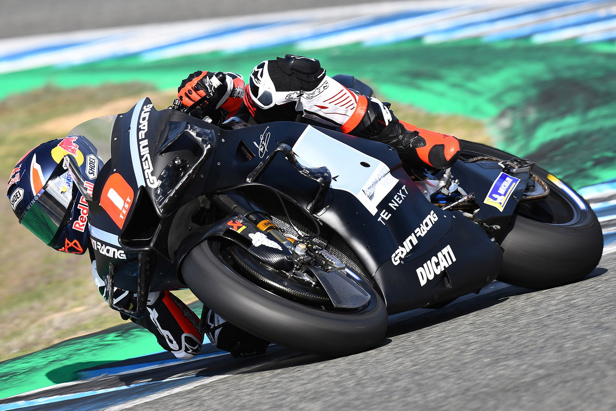 Фабио Ди Джианантонио на тестах MotoGP в Хересе накрутил 100 кругов, но этого мало Фабио Ди Джианантонио на тестах MotoGP в Хересе накрутил 100 кругов, но этого мало