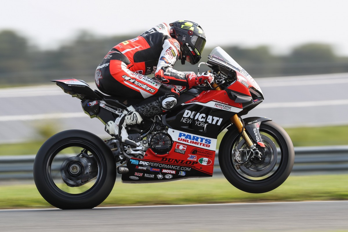 Лорис Баз на борту Warhorse HSBK Ducati в MotoAmerica Лорис Баз на борту Warhorse HSBK Ducati в MotoAmerica