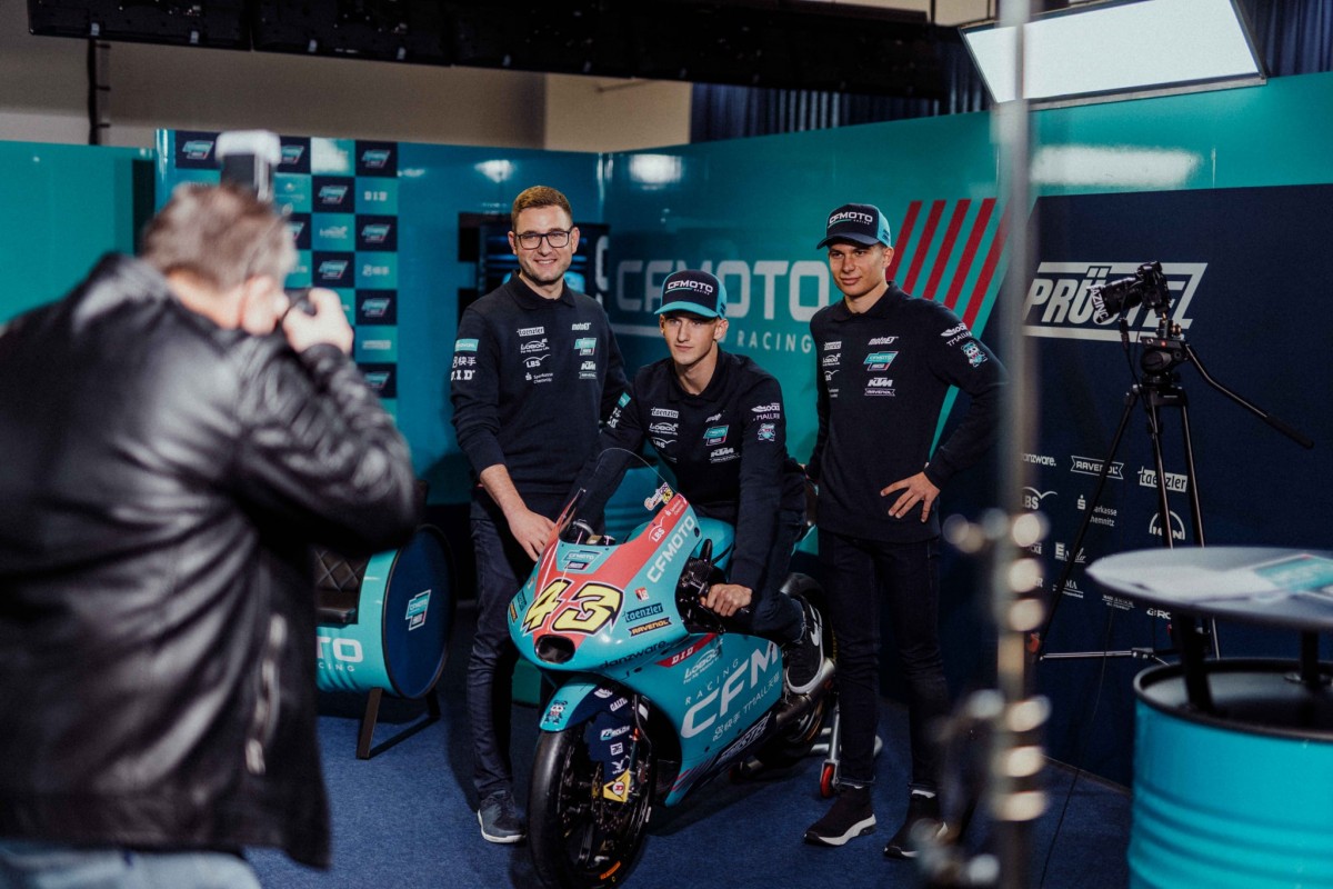 Презентация CF MotoGP - Pruestel GP Презентация CF MotoGP - Pruestel GP