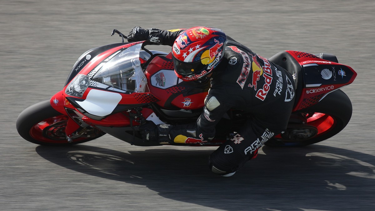Кенан Софуглу снова тестирует... MV Agusta F3 Кенан Софуглу снова тестирует... MV Agusta F3
