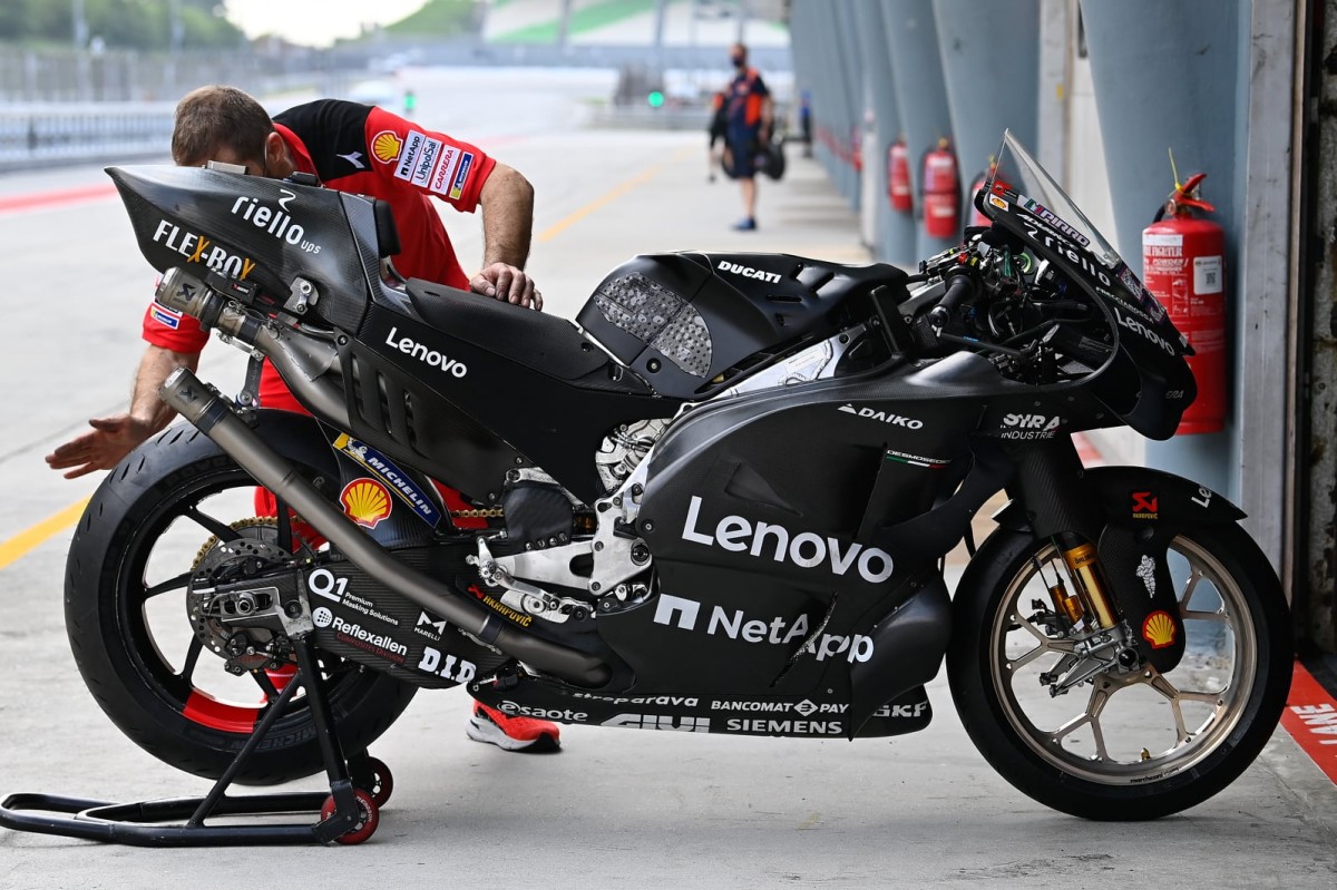 Ducati Desmosedici GP22 Миккеле Пирро (одна из конфигураций) Ducati Desmosedici GP22 Миккеле Пирро (одна из конфигураций)