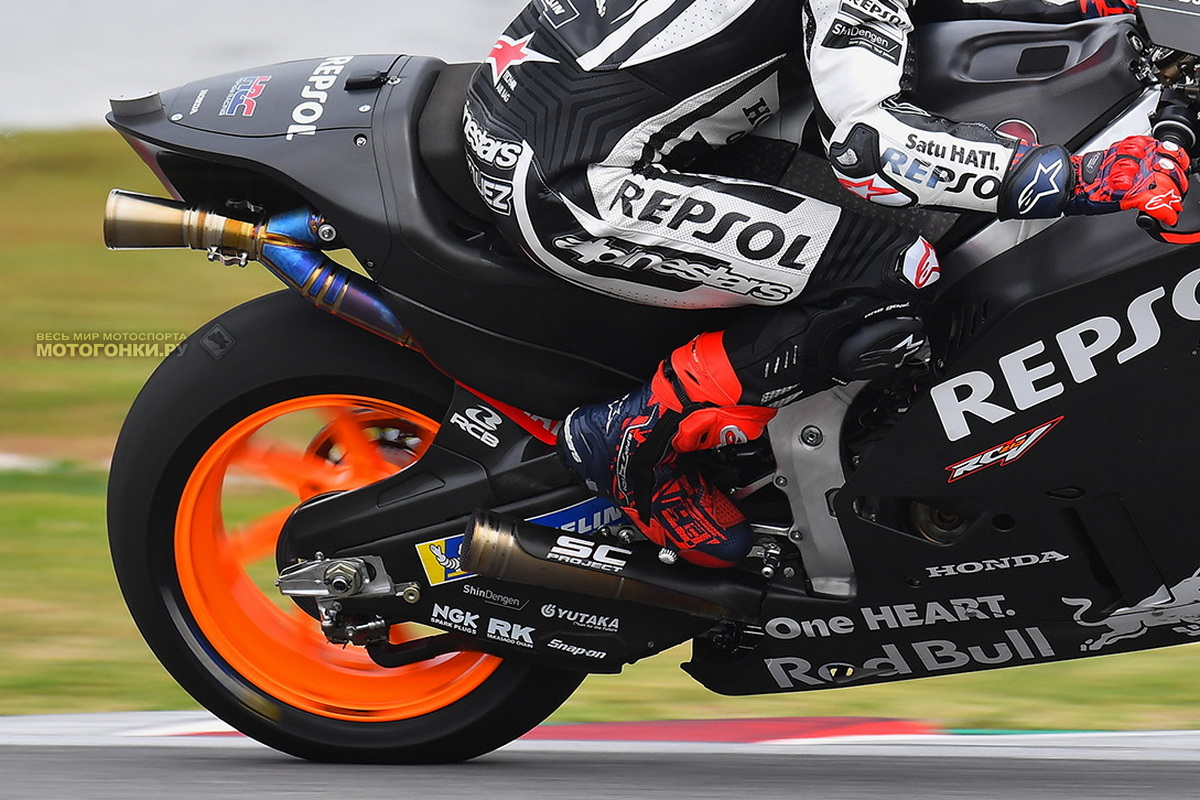 Новая выпускная система SC Project на Honda RC213V 2022 года Новая выпускная система SC Project на Honda RC213V 2022 года