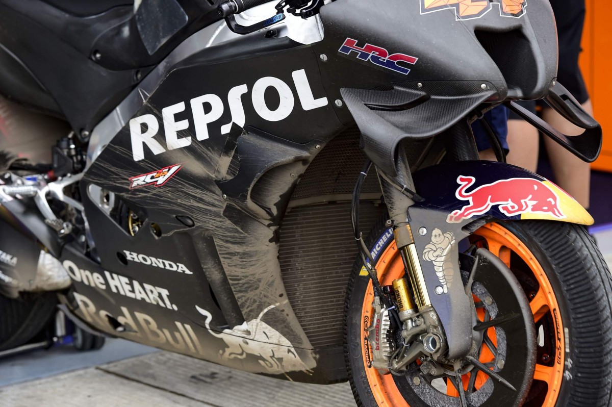 Honda RC213V Пола Эспаргаро после первой серии выездов на Мандалике Honda RC213V Пола Эспаргаро после первой серии выездов на Мандалике