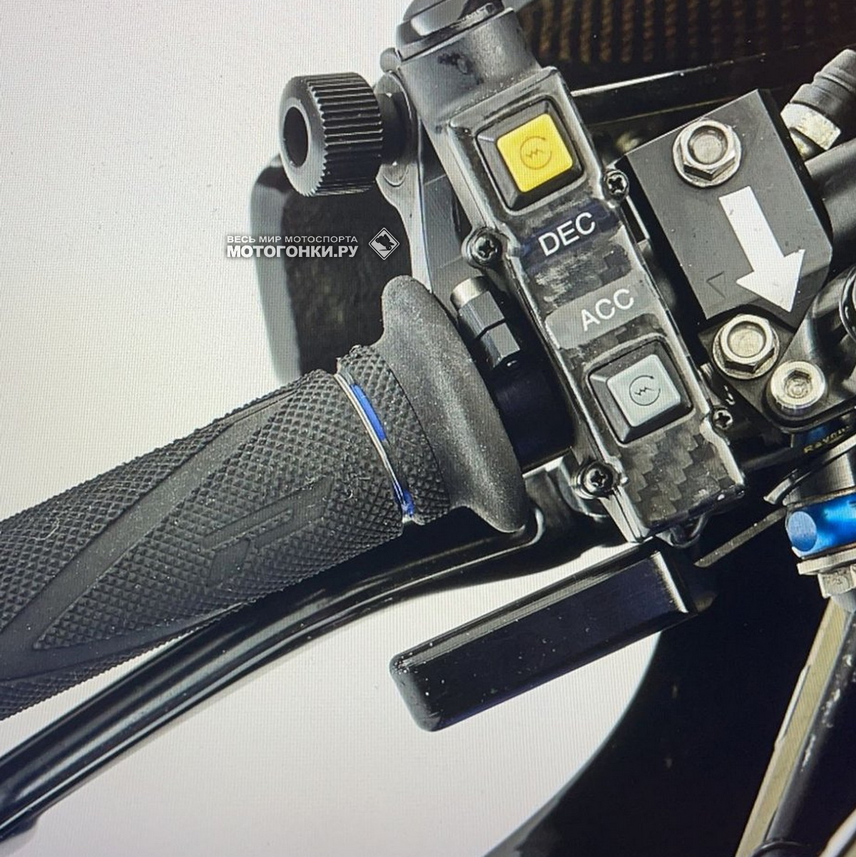 Кнопка турбо на Yamaha YZR-M1 Фабио Куартараро Кнопка турбо на Yamaha YZR-M1 Фабио Куартараро