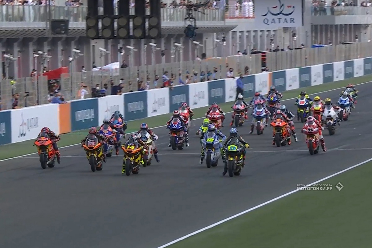 Старт Гран-При Катара в классе Moto2 Старт Гран-При Катара в классе Moto2