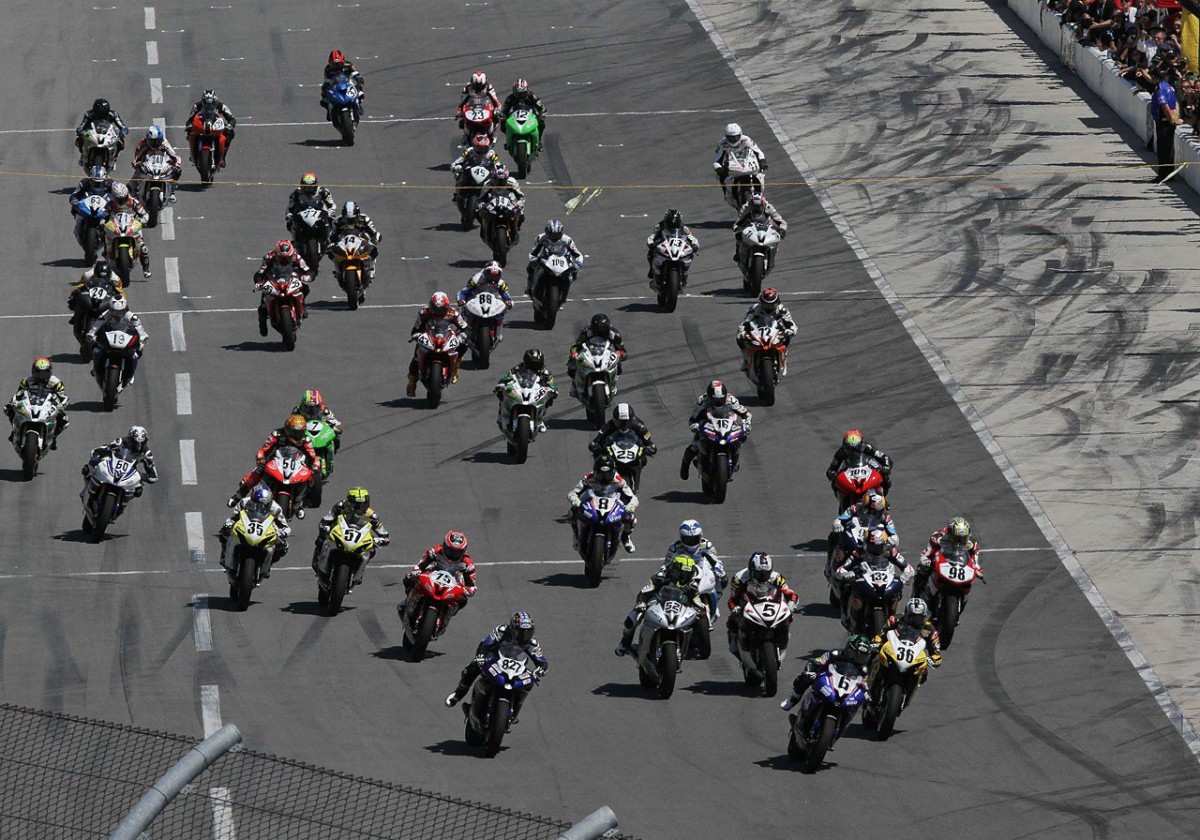 Традиционный массовый старт Daytona 200 Традиционный массовый старт Daytona 200