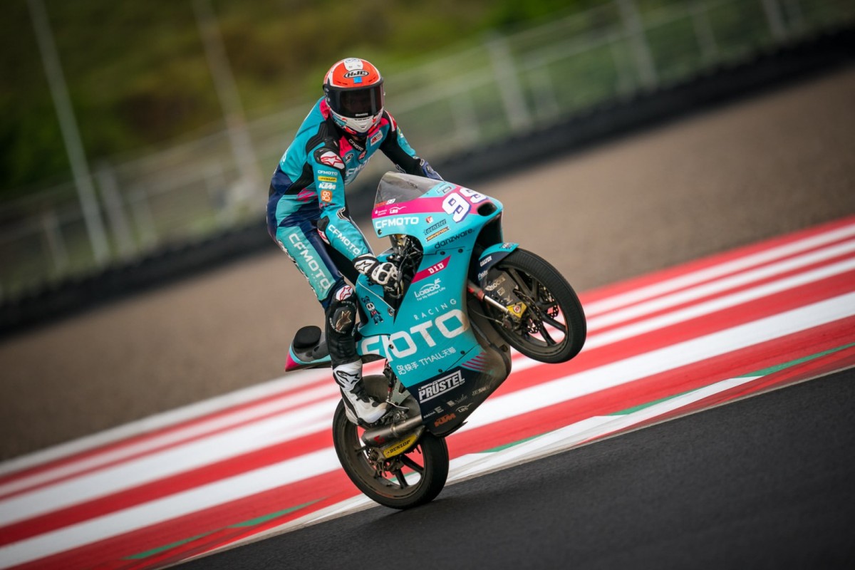 Карлос Татай из официальной команды CFMOTO Moto3 стартует с поул-позиции на Гран-При Индонезии Карлос Татай из официальной команды CFMOTO Moto3 стартует с поул-позиции на Гран-При Индонезии