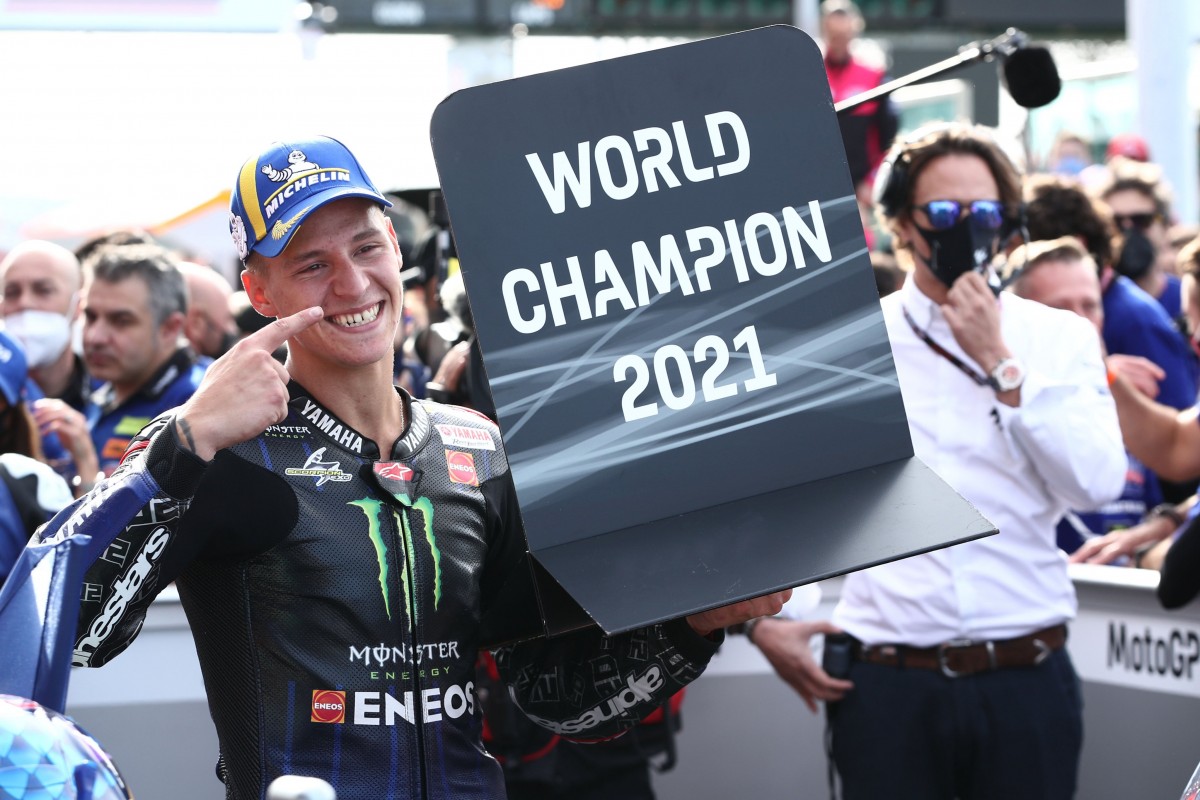Фабио Куартараро - чемпион MotoGP 2021 года теперь считает, что стоит 20 млн евро Фабио Куартараро - чемпион MotoGP 2021 года теперь считает, что стоит 20 млн евро