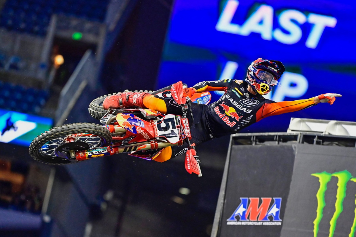 Джастин Барша выиграл квалификацию 12 этапа AMA Supercross и взял победу в Heat 1 Джастин Барша выиграл квалификацию 12 этапа AMA Supercross и взял победу в Heat 1