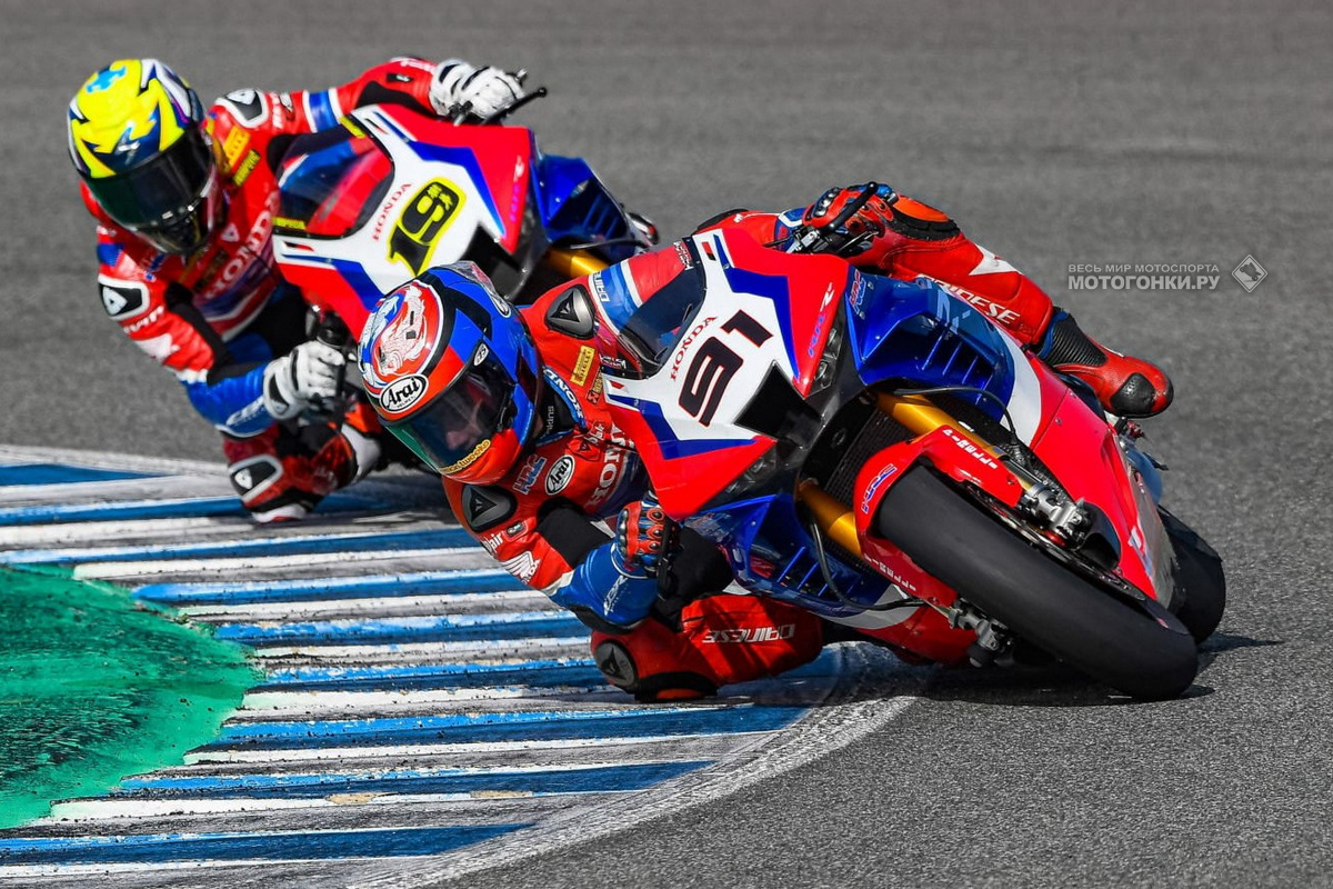 Леон Хезлам и Альваро Баутиста, напарники по Team HRC в 2020-21 годах Леон Хезлам и Альваро Баутиста, напарники по Team HRC в 2020-21 годах