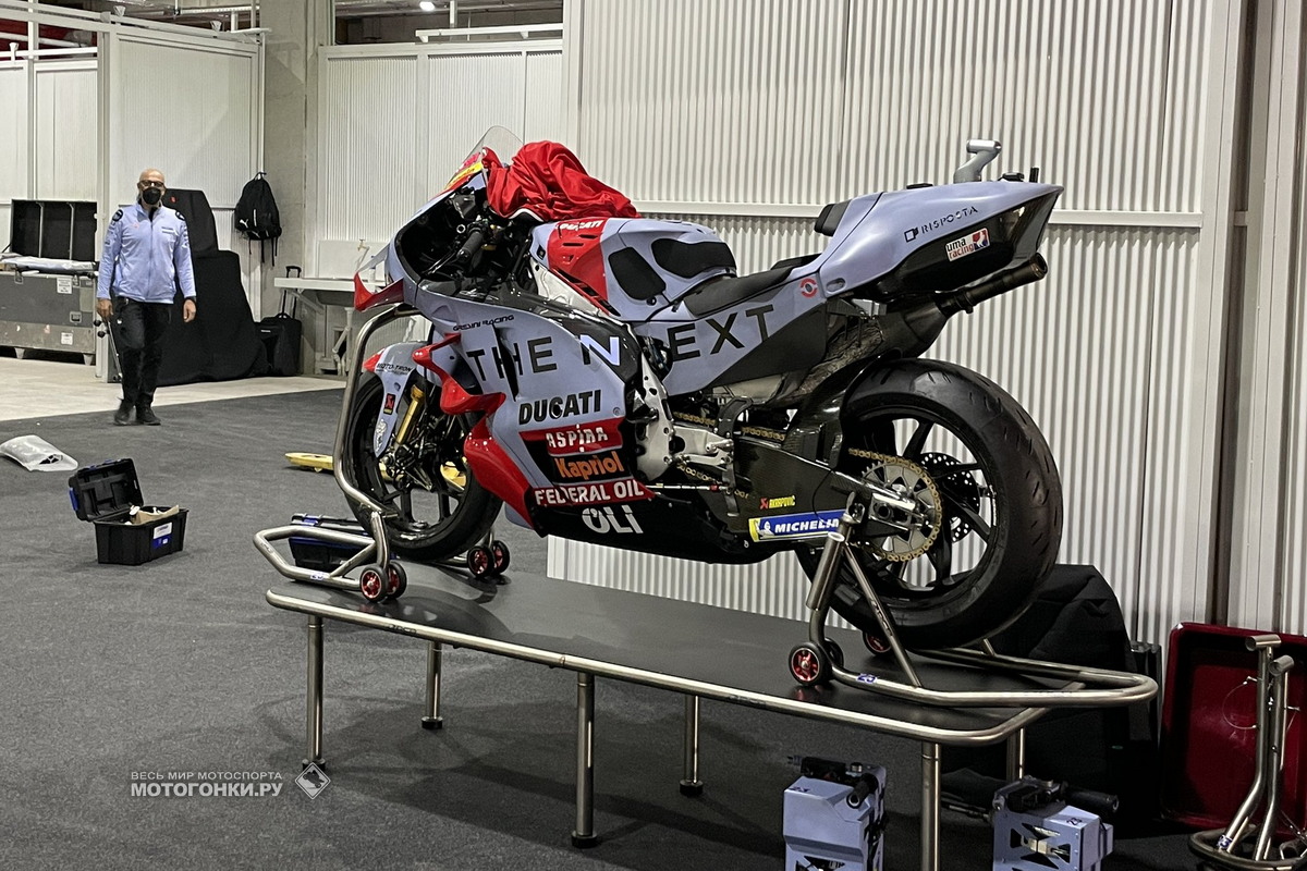 Gresini Racing, наконец, получили свои мотоциклы и оборудование Gresini Racing, наконец, получили свои мотоциклы и оборудование