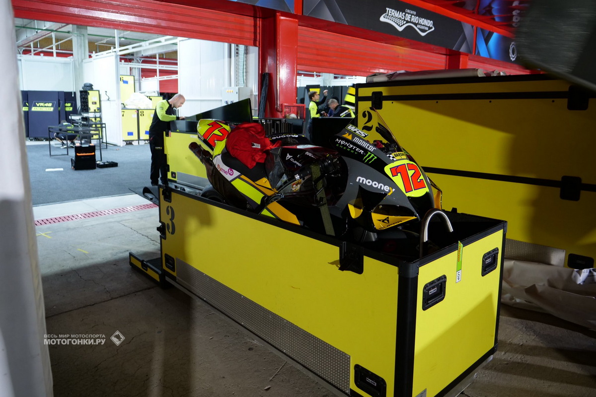 VR46 Racing Team - разгрузка завершилась около 4:30 VR46 Racing Team - разгрузка завершилась около 4:30