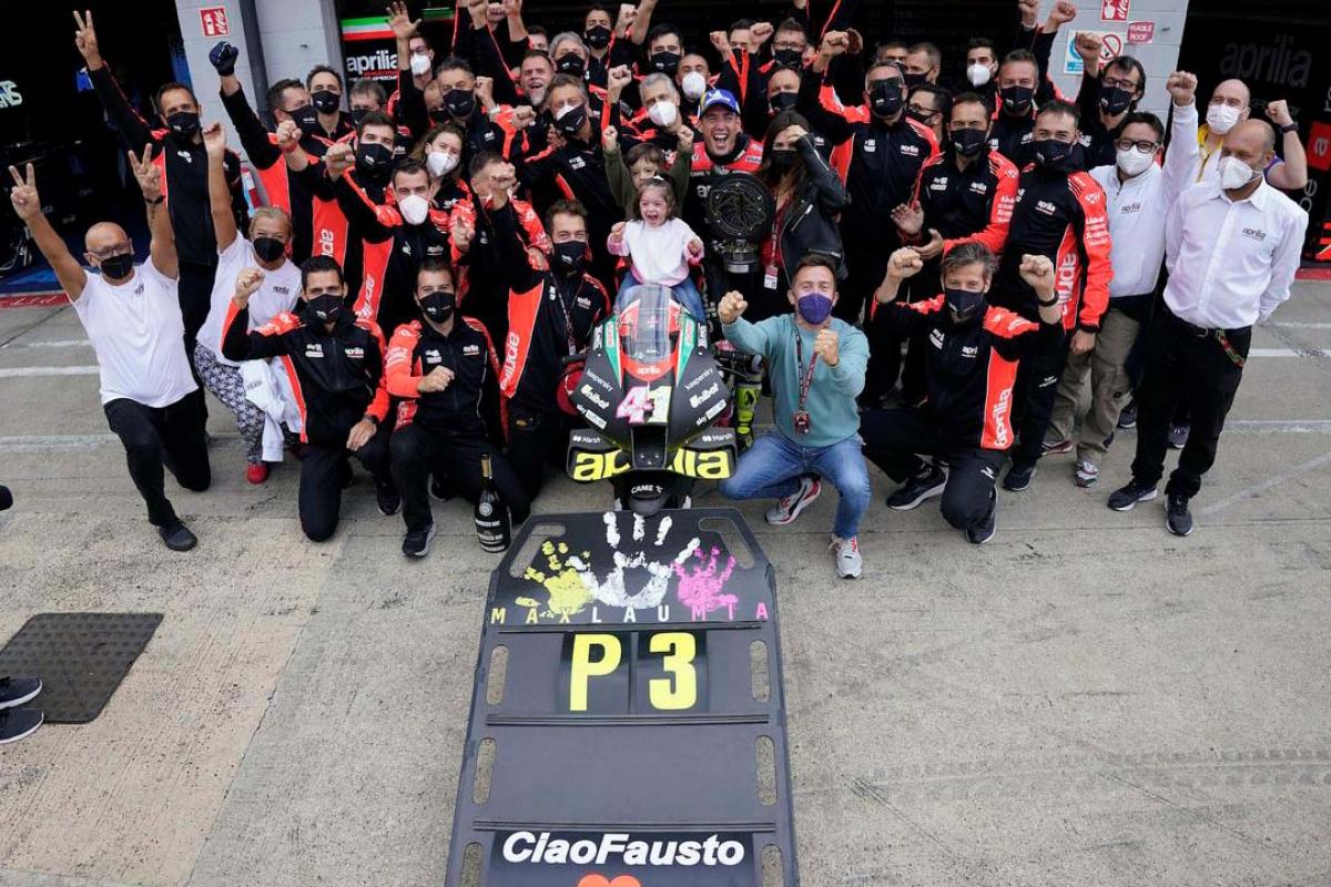 Первый подиум Алеша Эспаргаро и Aprilia в MotoGP (Гран-При Великобритании 2021) Первый подиум Алеша Эспаргаро и Aprilia в MotoGP (Гран-При Великобритании 2021)