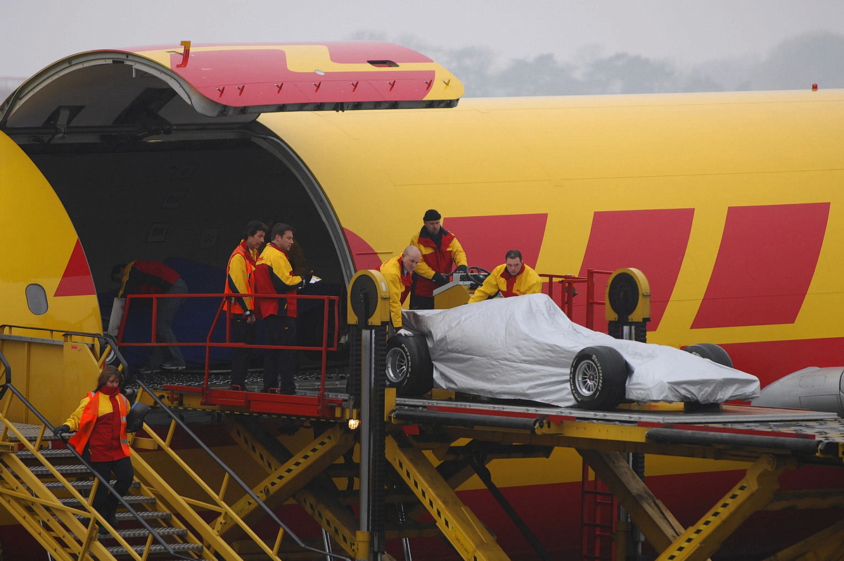 DHL официальный логистический партнер Формулы-1 DHL официальный логистический партнер Формулы-1