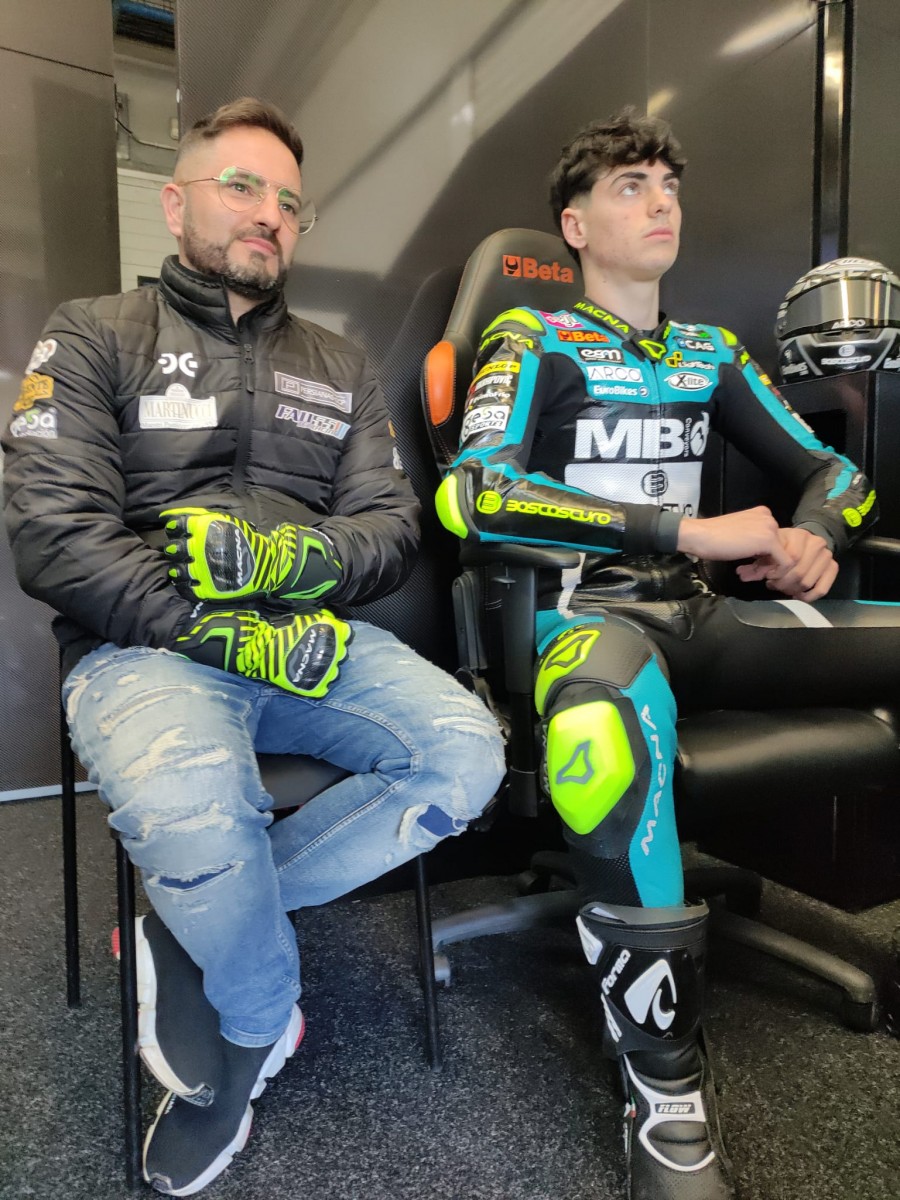 Гектор Фаубель, бывший гонщик MotoGP теперь является менеджером Фермина Альдегера Гектор Фаубель, бывший гонщик MotoGP теперь является менеджером Фермина Альдегера