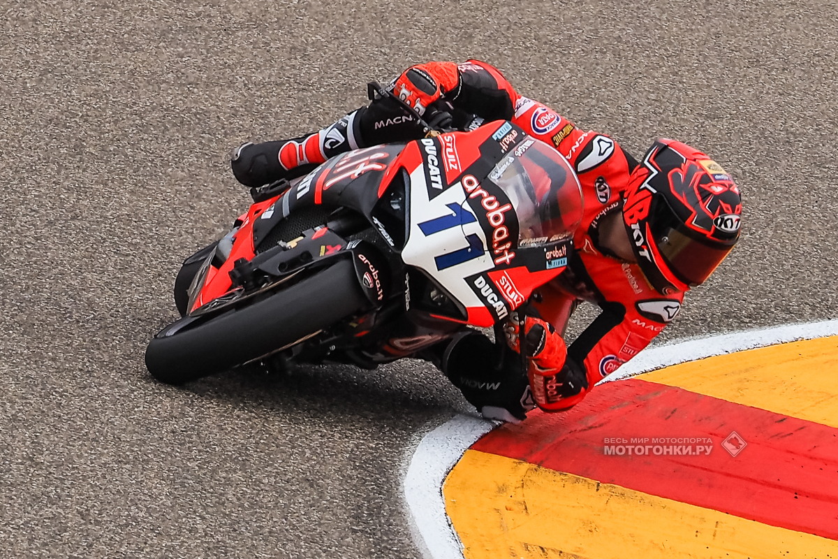Заводской Ducati Panigale V2 под управлением Николо Булеги Заводской Ducati Panigale V2 под управлением Николо Булеги