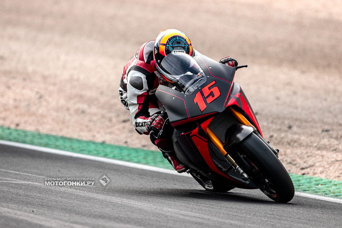 Алекс де Анжелис на борту прототипа MotoE Ducati V21L, Валлелунга Алекс де Анжелис на борту прототипа MotoE Ducati V21L, Валлелунга