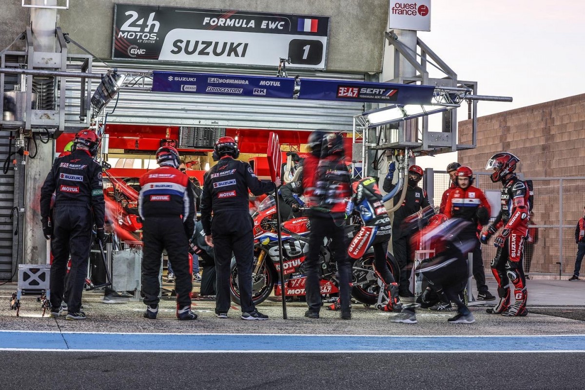 Yoshimura SERT переиграла YART Yamaha на пит-стопах Yoshimura SERT переиграла YART Yamaha на пит-стопах