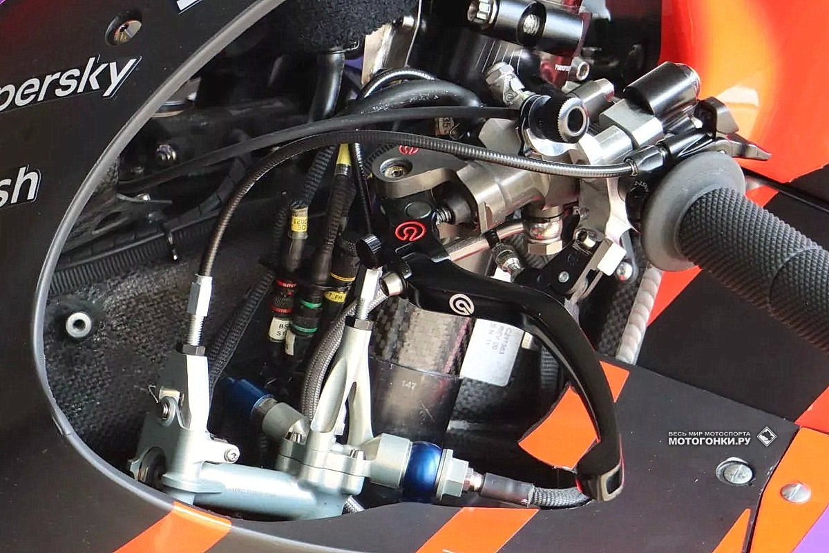 Новый компонент Ride Height Device на Aprilia RS-GP Алеша Эспаргаро Новый компонент Ride Height Device на Aprilia RS-GP Алеша Эспаргаро