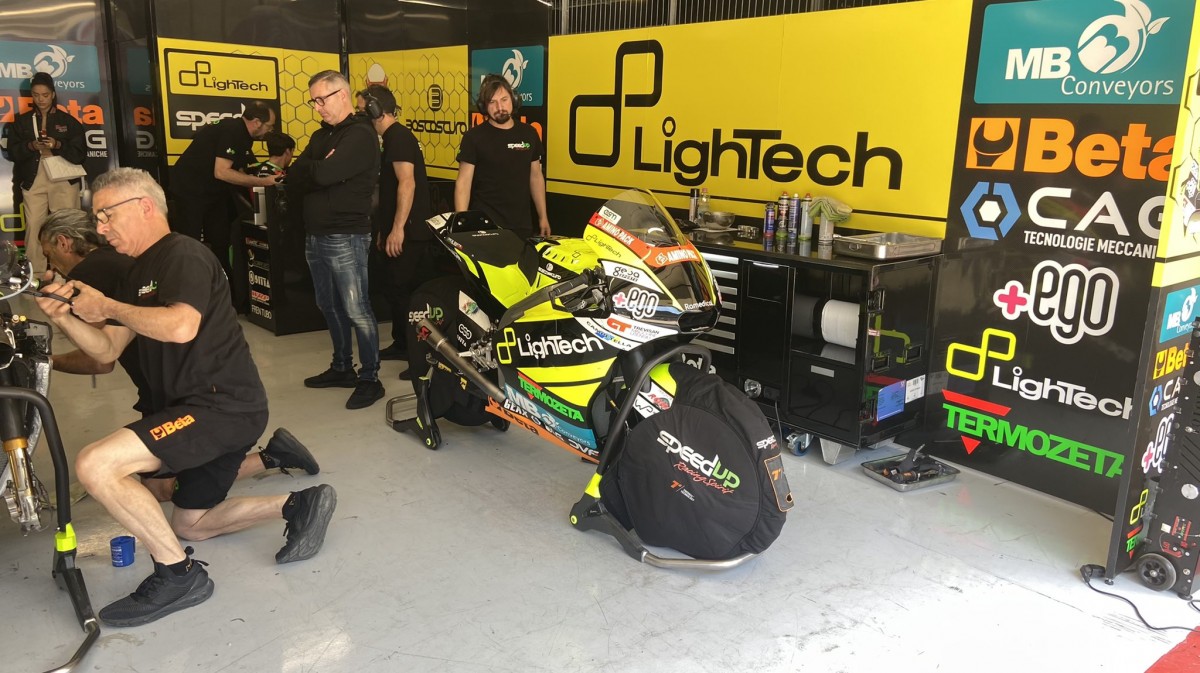 Алонсо Лопес на сегодняшних тестах Moto2 с командой SpeedUp Алонсо Лопес на сегодняшних тестах Moto2 с командой SpeedUp