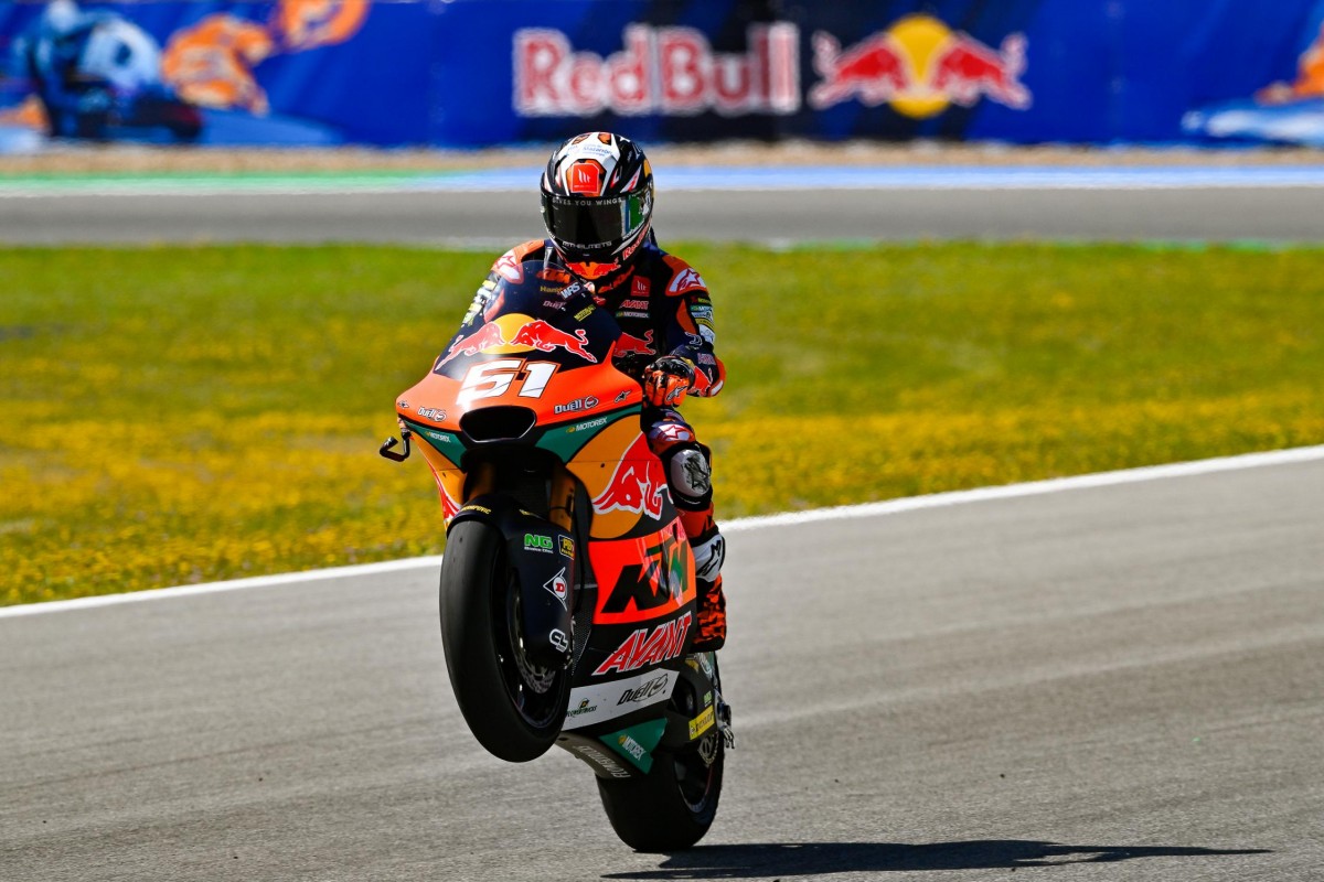 Педро Акоста взял первый поул в чемпионате мира по Moto2 в Ле-Мане Педро Акоста взял первый поул в чемпионате мира по Moto2 в Ле-Мане