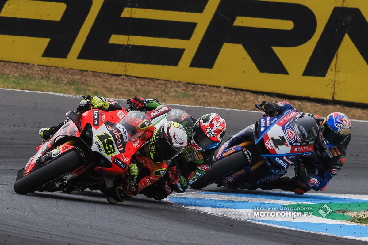 Альваро Баутиста ведет 2-ю гонку EstorilWorldSBK Альваро Баутиста ведет 2-ю гонку EstorilWorldSBK