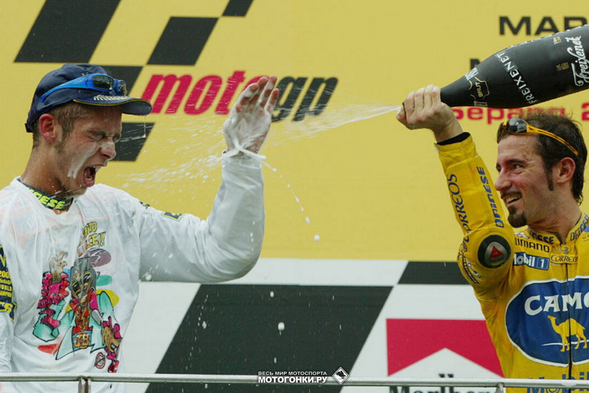 Макс Бьяджи и Валентино Росси - главные соперники в MotoGP в начале 2000-ных Макс Бьяджи и Валентино Росси - главные соперники в MotoGP в начале 2000-ных