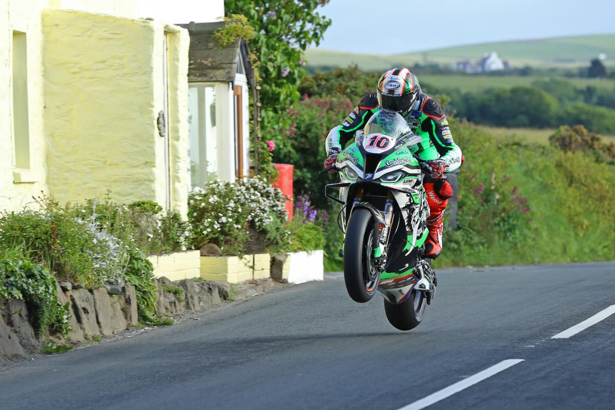 Питер Хикман, лидер квалификаций Isle of Man TT Питер Хикман, лидер квалификаций Isle of Man TT