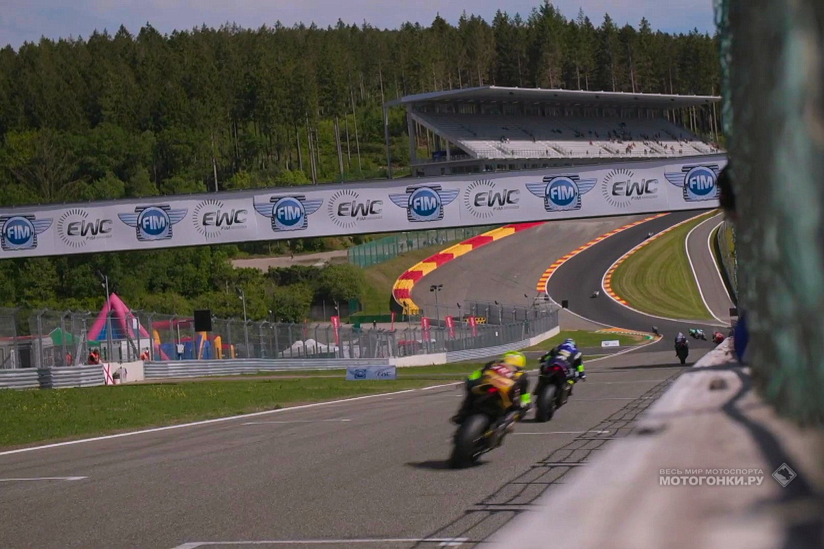 Вид на знаменитый Eau Rouge Вид на знаменитый Eau Rouge