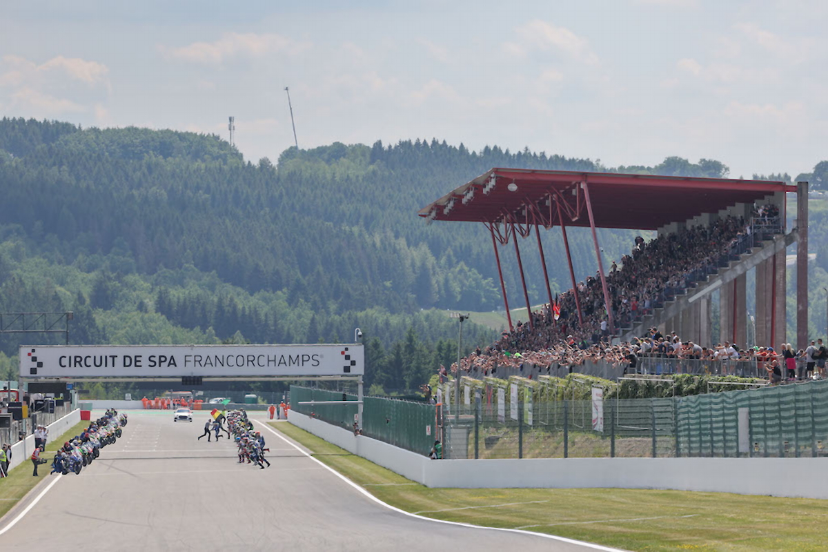 Старт 24H Spa EWC Motos Старт 24H Spa EWC Motos