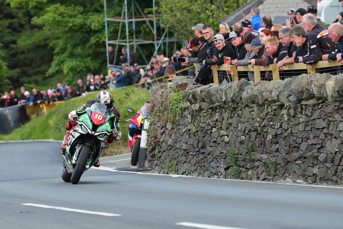 Питер Хикман, BMW M1000RR, гонка Isle of Man TT Superstock Питер Хикман, BMW M1000RR, гонка Isle of Man TT Superstock