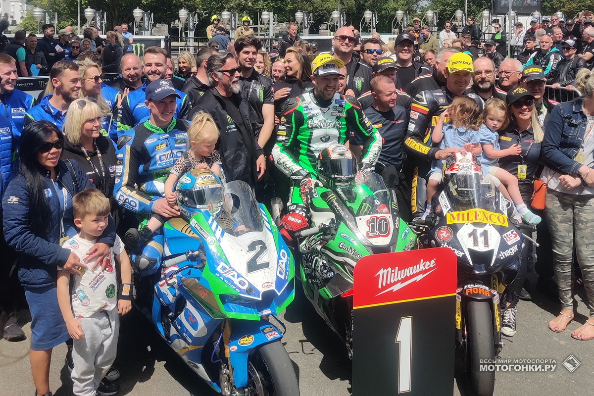 Тройка призеров Senior TT 2022: Хикман, Харрисон, Куминс Тройка призеров Senior TT 2022: Хикман, Харрисон, Куминс