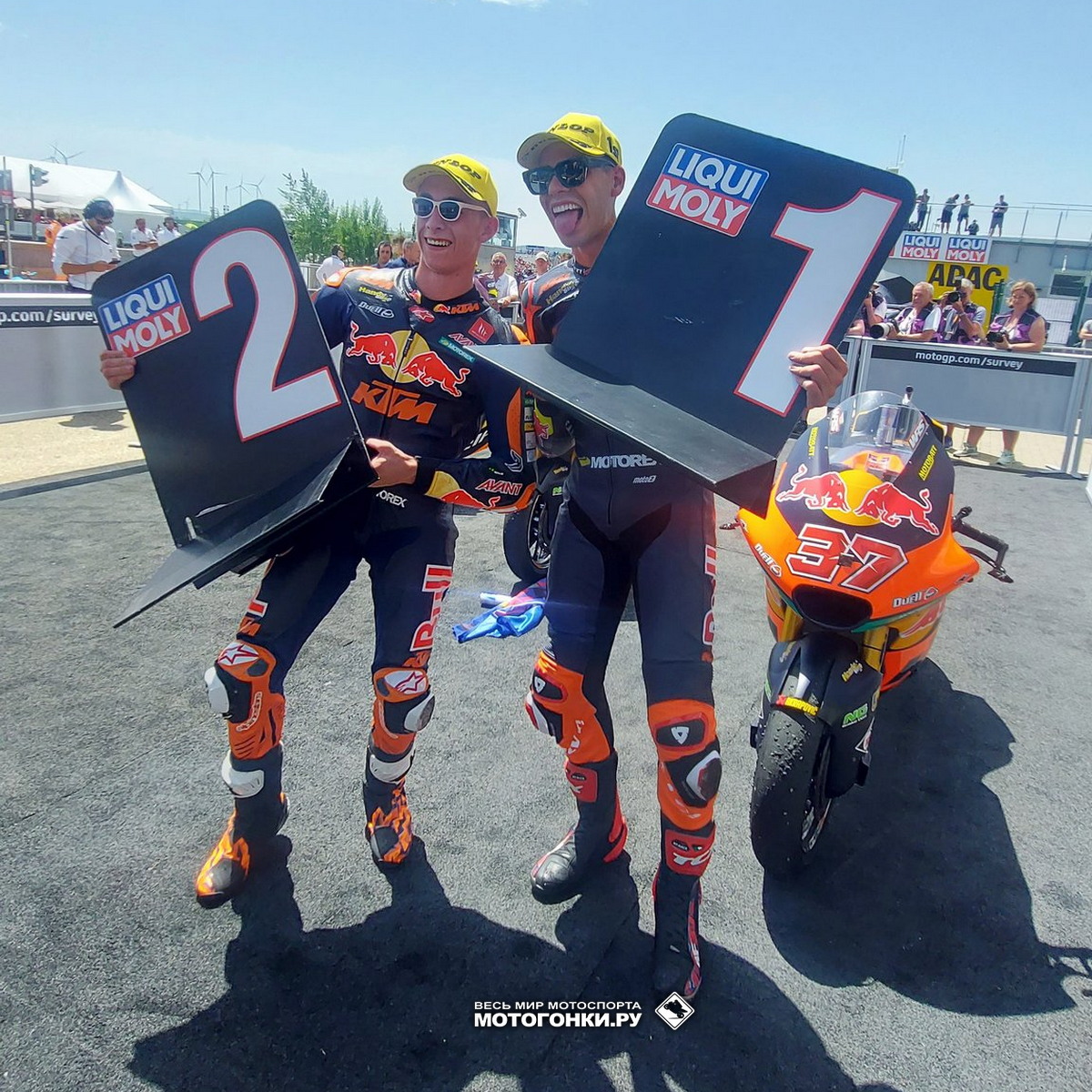 Августо Фернандес и Педро Акоста из Red Bull KTM Ajo - на 1-2 местах Гран-При Германии Moto2 Августо Фернандес и Педро Акоста из Red Bull KTM Ajo - на 1-2 местах Гран-При Германии Moto2