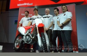������� �������� � ��������� ������� Honda World Motocross!