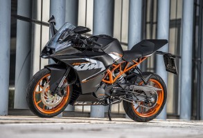 Мотоциклы KTM RC250 и Duke 250: с правым рулем