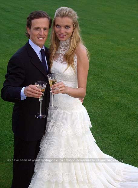 Пока Жиби не было в MotoGP, он успел жениться на красавице Эстер Каньядас