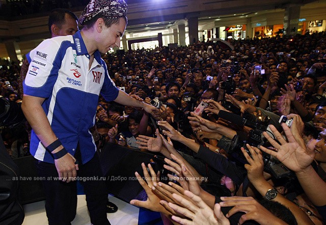 Хорхе Лоренцо в Индонезии на встрече с фанатами