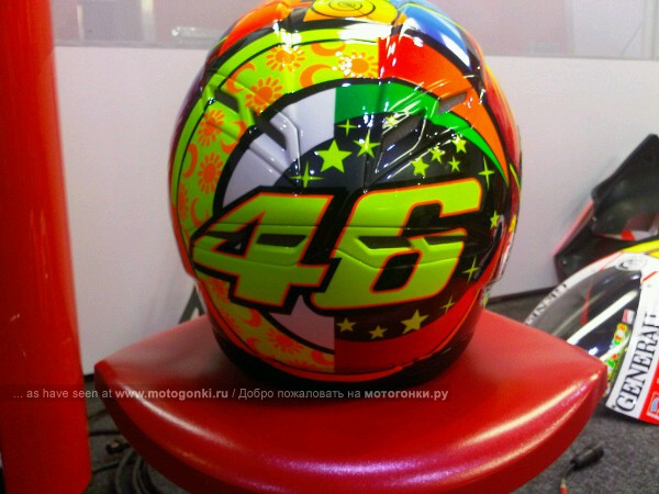 MotoGP: новый шлем Валентино Росси MotoGP: новый шлем Валентино Росси
