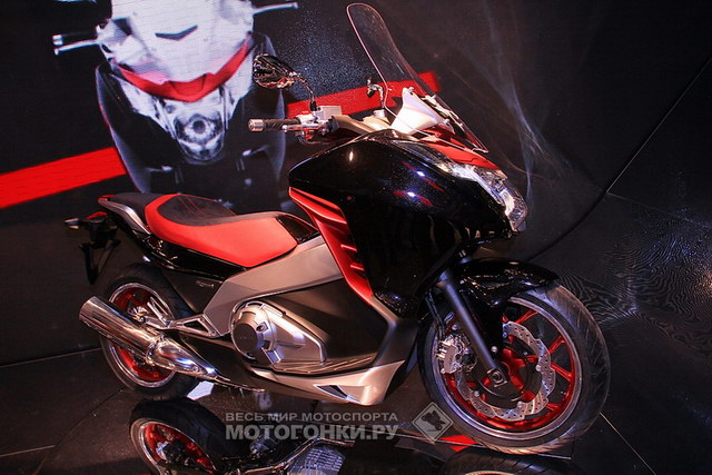 Концепт Honda - новейший макси-скутер, EICMA-2010 Концепт Honda - новейший макси-скутер, EICMA-2010