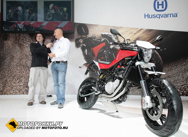 Презентация NUDA 900R в Милане (EICMA 2011) Презентация NUDA 900R в Милане (EICMA 2011)