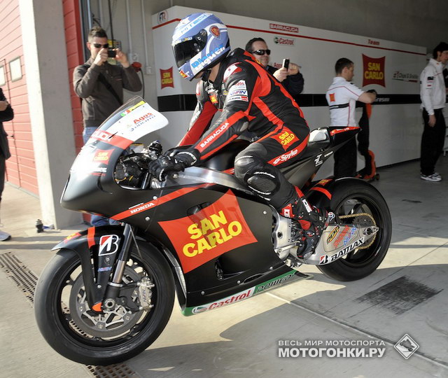 Микеле Пирро и Gresini Racing в Имоле Микеле Пирро и Gresini Racing в Имоле