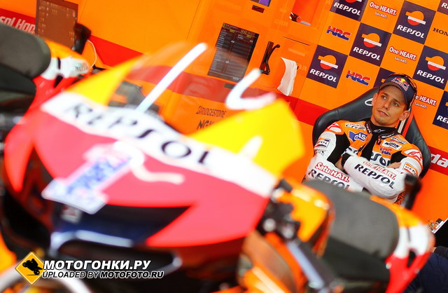Кейси Стоунер в гараже Repsol Honda. В последний раз Кейси Стоунер в гараже Repsol Honda. В последний раз