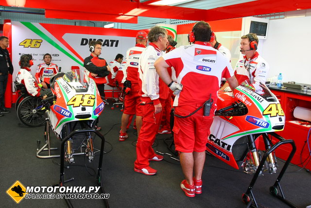 Вся команда Ducati Factory в сборе, плюс Прециози и Гуарески. В последний раз Вся команда Ducati Factory в сборе, плюс Прециози и Гуарески. В последний раз