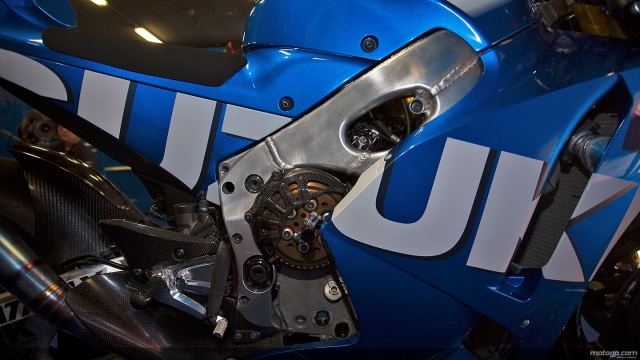 Suzuki MotoGP: уникальное шасси и новый рядный двигатель объемом 1000 куб.см. Suzuki MotoGP: уникальное шасси и новый рядный двигатель объемом 1000 куб.см.