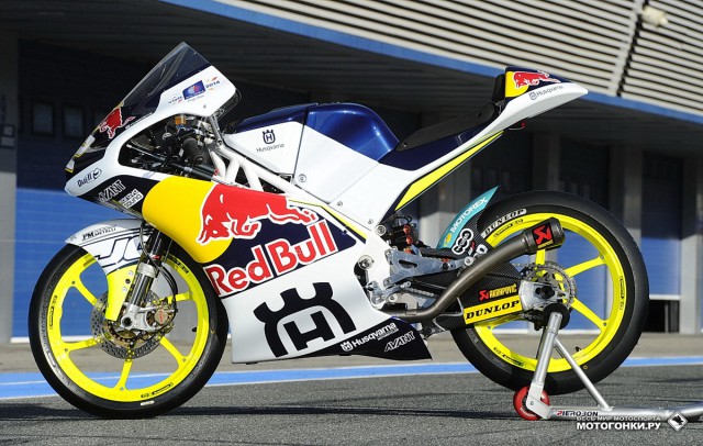 Red Bull HUSQVARNA Ajo Racing / Danny Kent & Niclas Ajo / Courtesy by Gold and Goose Red Bull HUSQVARNA Ajo Racing / Danny Kent & Niclas Ajo / Courtesy by Gold and Goose