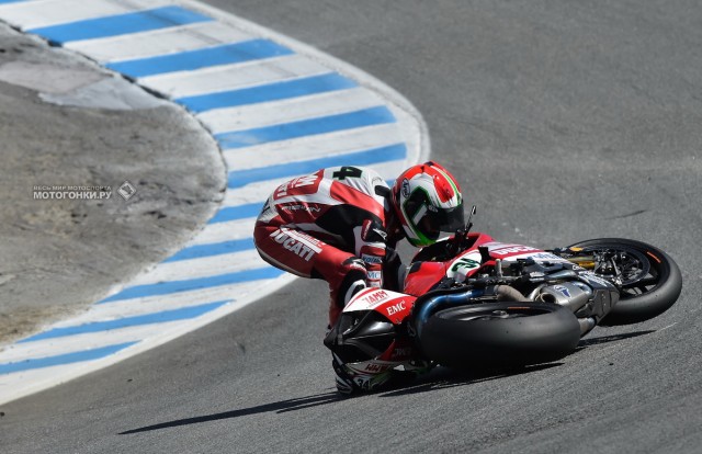 World Superbike в Laguna Seca: падение Ducati Давиде Джулиано в Штопоре World Superbike в Laguna Seca: падение Ducati Давиде Джулиано в Штопоре