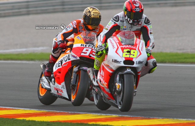 MotoGP - Grand Prix of Valencia, Ricardo Tormo: первая атака на Янноне - на торможении перед вторым поворотом, очень опасный момент MotoGP - Grand Prix of Valencia, Ricardo Tormo: первая атака на Янноне - на торможении перед вторым поворотом, очень опасный момент