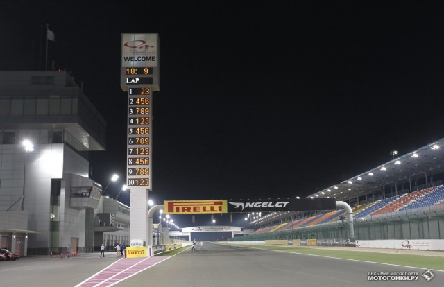 WSBK Qatar - ночные гонки Superbike 2014: стартовая прямая Losail International Circuit